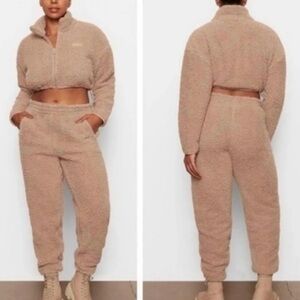 NWT SKIMS Teddy Joggers Sherpa Size Large